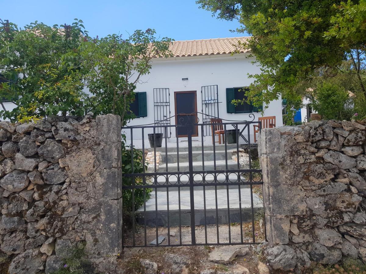 Agia Marina Dorindaアパートメント エクステリア 写真